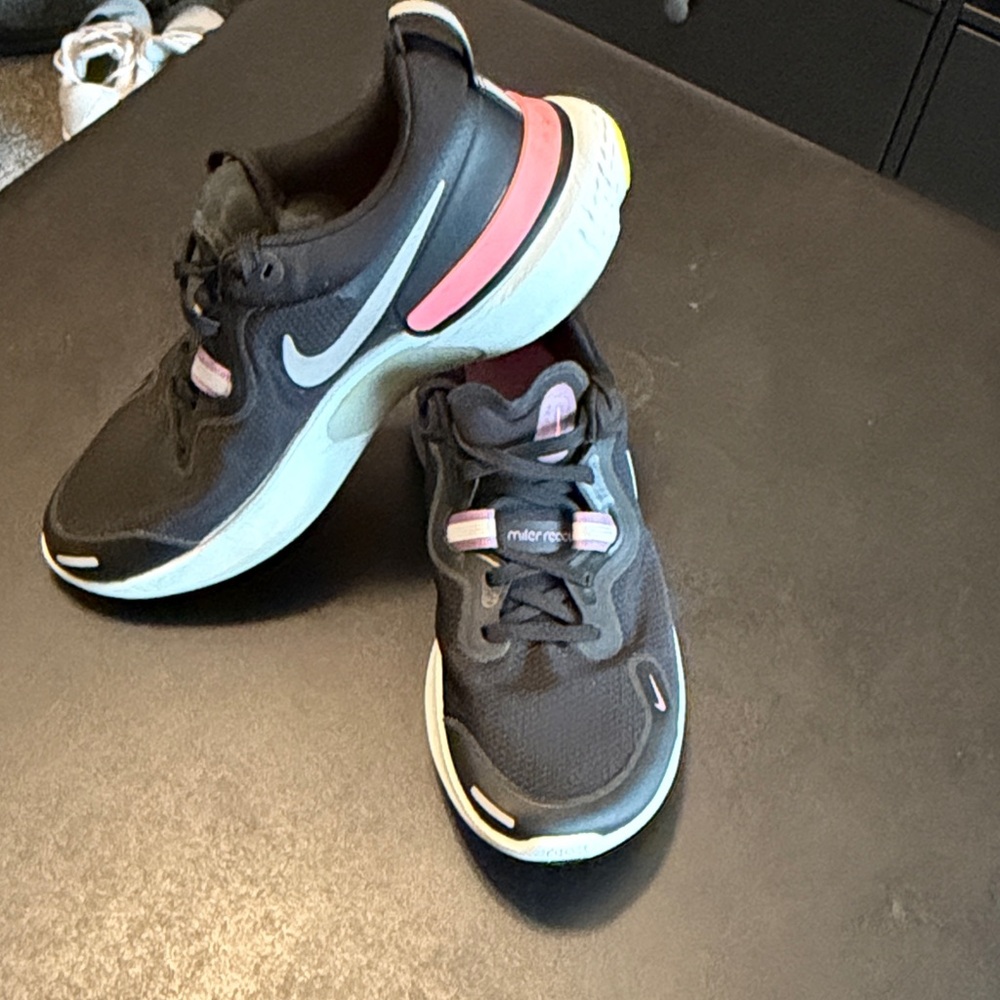 Nike Women's Black and Pink Athletic Shoes Miler React